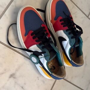 Brand new without box 
Nike women’s 8